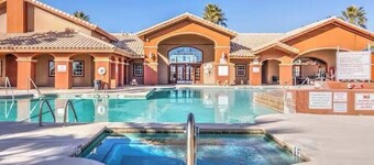 3-bedroom house in charming El Paso with AC, fitness room, WiFi, Gated community