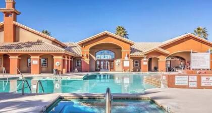 3-bedroom house in charming El Paso with AC, fitness room, WiFi, Gated community