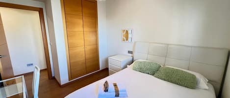3 dormitorios, tabla de planchar con plancha, wifi y ropa de cama