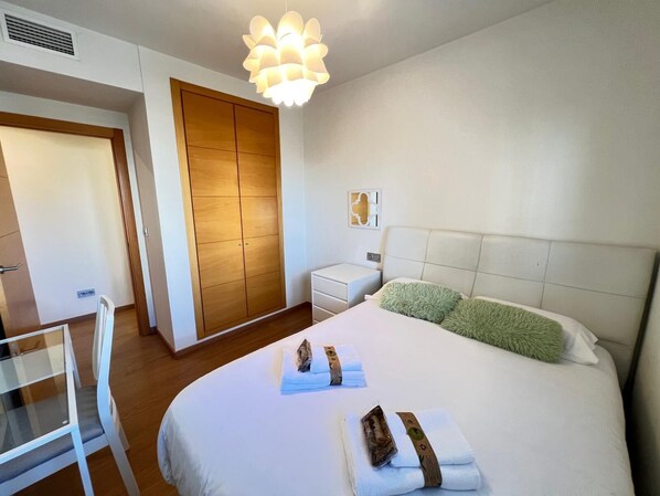 3 bedrooms, iron/ironing board, WiFi, bed sheets - PUSHE Alhendin Shopping & Culture (Alhendín)