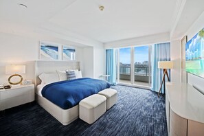 2 chambres, bureau, fer et planche à repasser, lit de bébé portatif