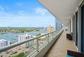 Property grounds - Ritz-Carlton Luxury - Oceanfront 2BR on 16th Fl (Fort Lauderdale)