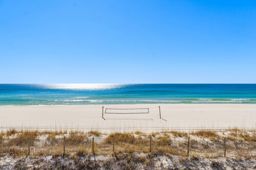 Paradise! 2br/2ba Renovated Beachfront Condo with Private Balcony & Pool