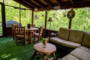 Outdoor dining - The Sasquatch Hideaway Gorgeous A-Frame Tiny Home (Mountain)