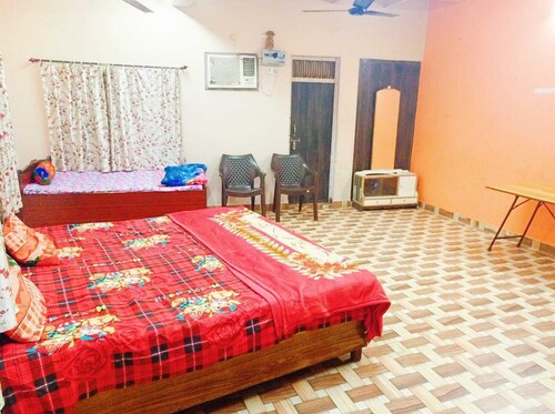 Best rooms available near Bihari ji temple vrindavan