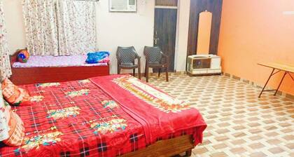 Best rooms available near Bihari ji temple vrindavan
