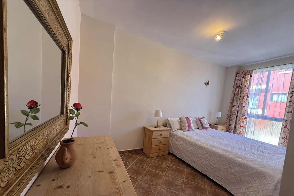 Classic Double Room, 1 Katil Ratu (Queen), Shared Bathroom, City View | Pemandangan bandar