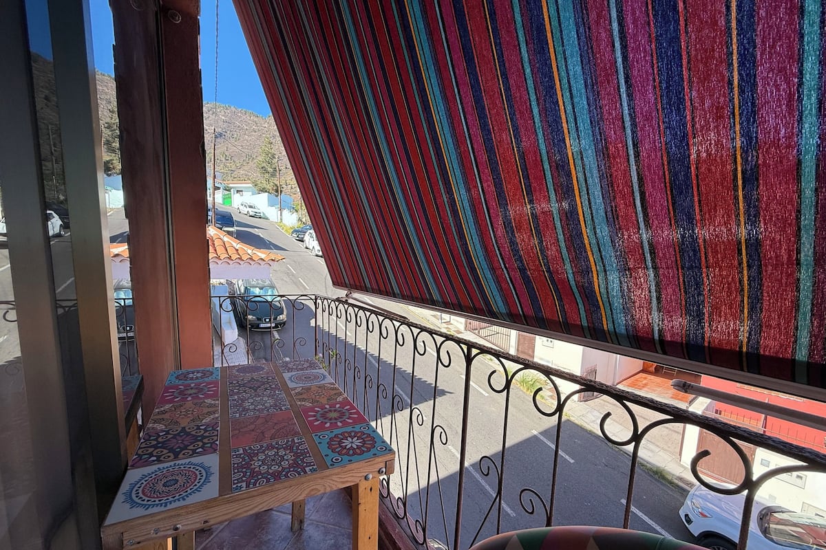 Habitación Confort doble, balcón, vistas a la ciudad | Edredones de plumas, colchones viscoelásticos, wifi gratis