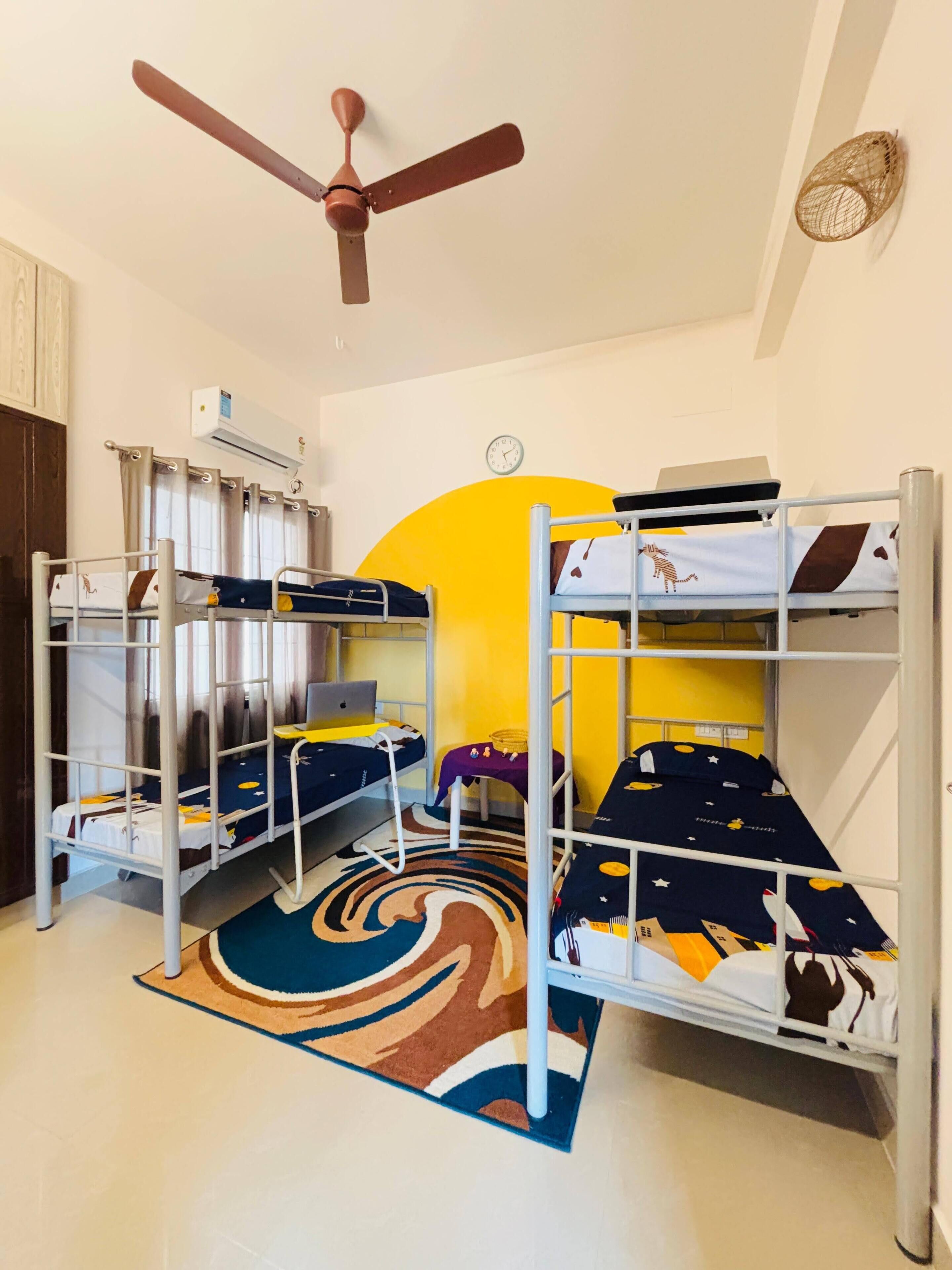 1 habitación, escritorio, tabla de planchar con plancha y wifi gratis 