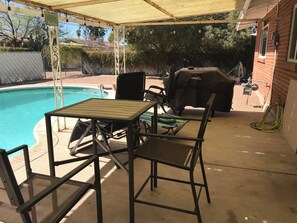 Outdoor dining - Charming 3-bedroom house with WiFi, AC in delightful Tucson (Tucson)