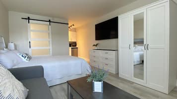 1 bedroom, desk, free WiFi, bed sheets