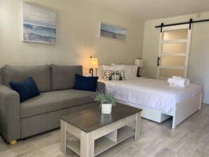 1 bedroom, desk, free WiFi, bed sheets