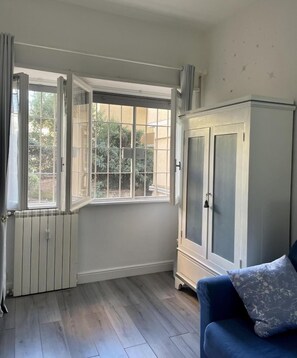 House, Multiple Bedrooms, Accessible, Garden View | Interior - Roma Stellata Guest House (Rome)