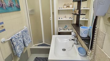 Ferienhaus, Mehrere Schlafzimmer, barrierefrei, Gartenblick | Badezimmer