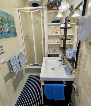 Hus, flere soverom, tilgjengelighetstilpasset, hageutsikt | Bad