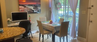 Corner 1bedroom unit near downtown