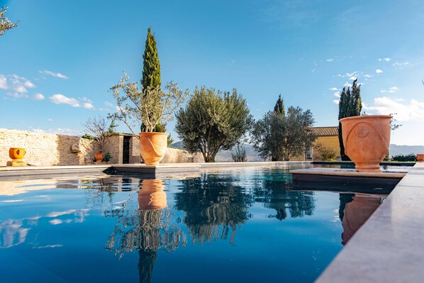 Outdoor pool - La sousto de Lili (Rasteau)