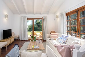 Flat-screen TV - Sunstay Villa Calahonda Mijas (Mijas)