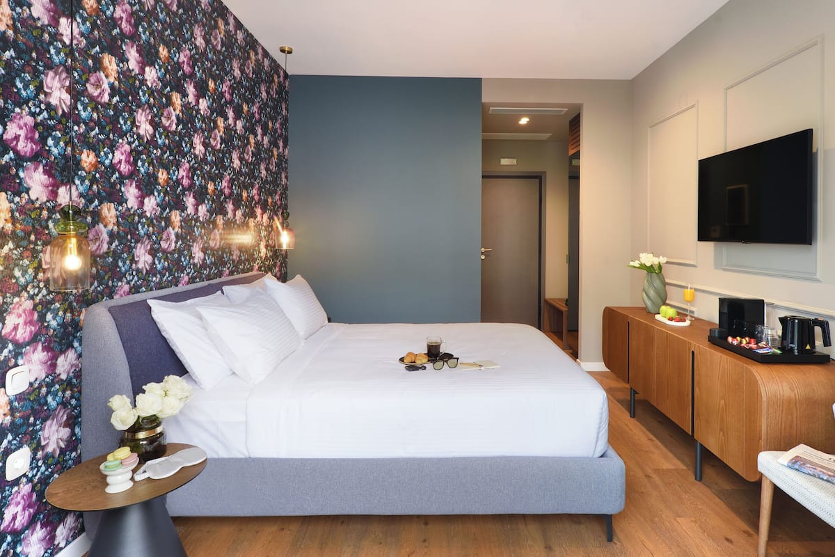 Superior tweepersoonskamer | Een kluis op de kamer, geluiddichte muren, een strijkplank/strijkijzer