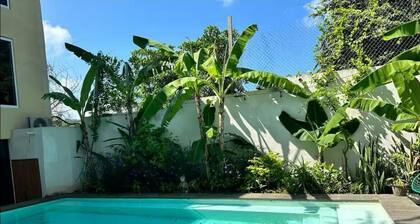 Comfortable and Cool Studio with Pool, 7 minutes from the beach!