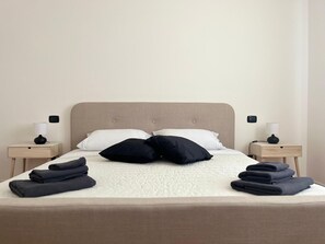 3 habitaciones, tabla de planchar con plancha, wifi y ropa de cama 