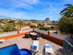 Villa, 6 chambres, terrasse | Restauration extérieure