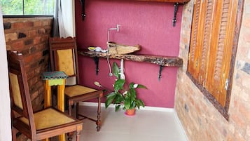 Suíte conforto, vista para a cidade | 1 quarto, escrivaninha, espaço de trabalho para notebook
