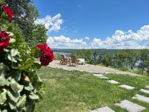 Charming 3 bdr. house close to Hammondsport and lots of local attractions!