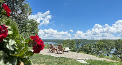 Charming 3 bdr. house close to Hammondsport and lots of local attractions!