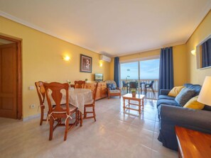 Casa, 2 quartos | Área de estar