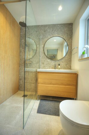 Shower, hair dryer, towels, toilet paper - Stylish, spacious 3 bedrooms, 2 bathrooms KBAS1-2 (Gzira)