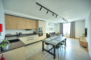 Fridge, microwave, oven, coffee/tea maker - Stylish, spacious 3 bedrooms, 2 bathrooms KBAS1-2 (Gzira)