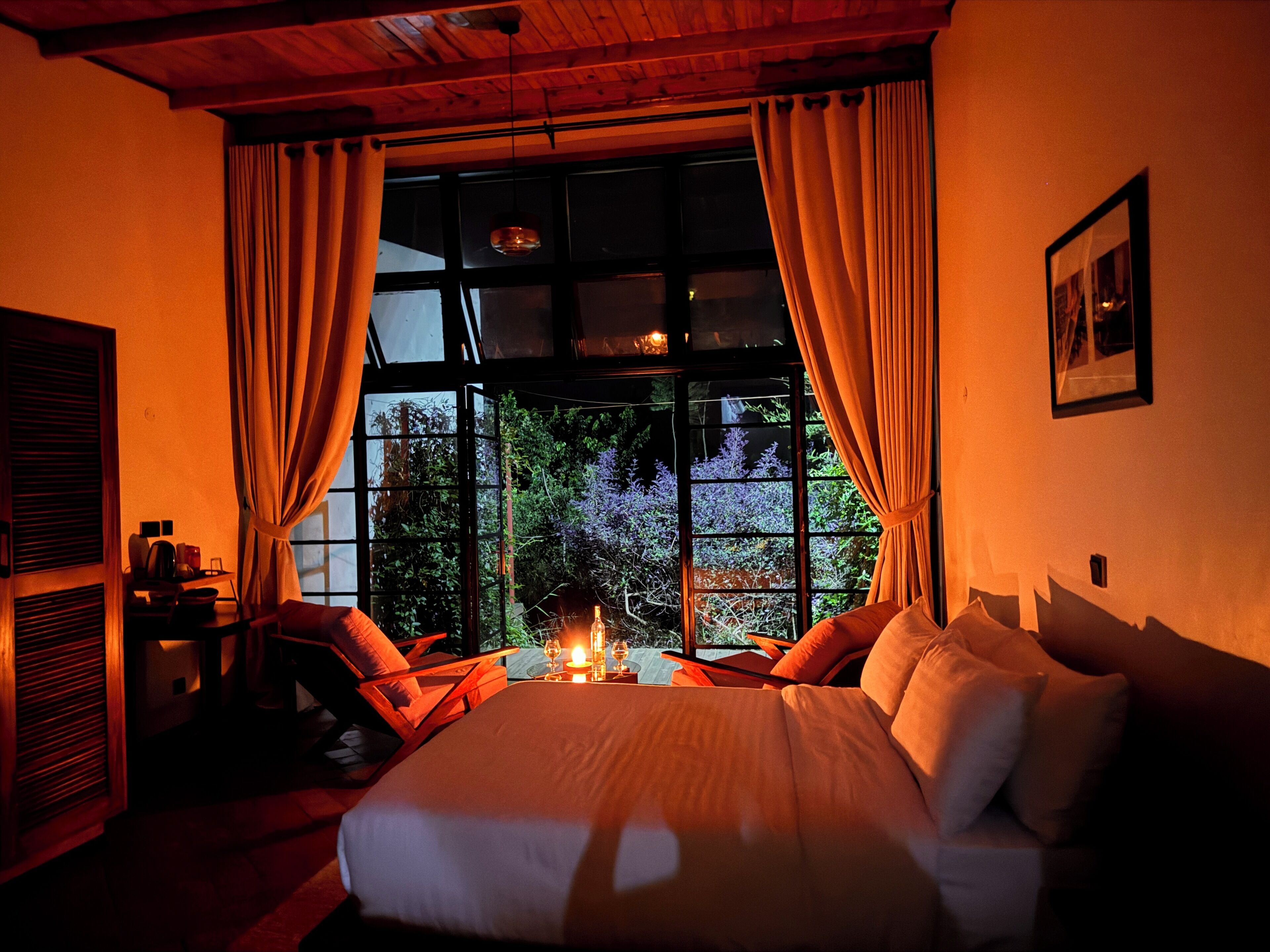 Desk, laptop workspace, free WiFi