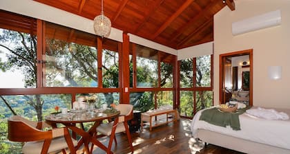 Charmosa Suíte em Sambaqui