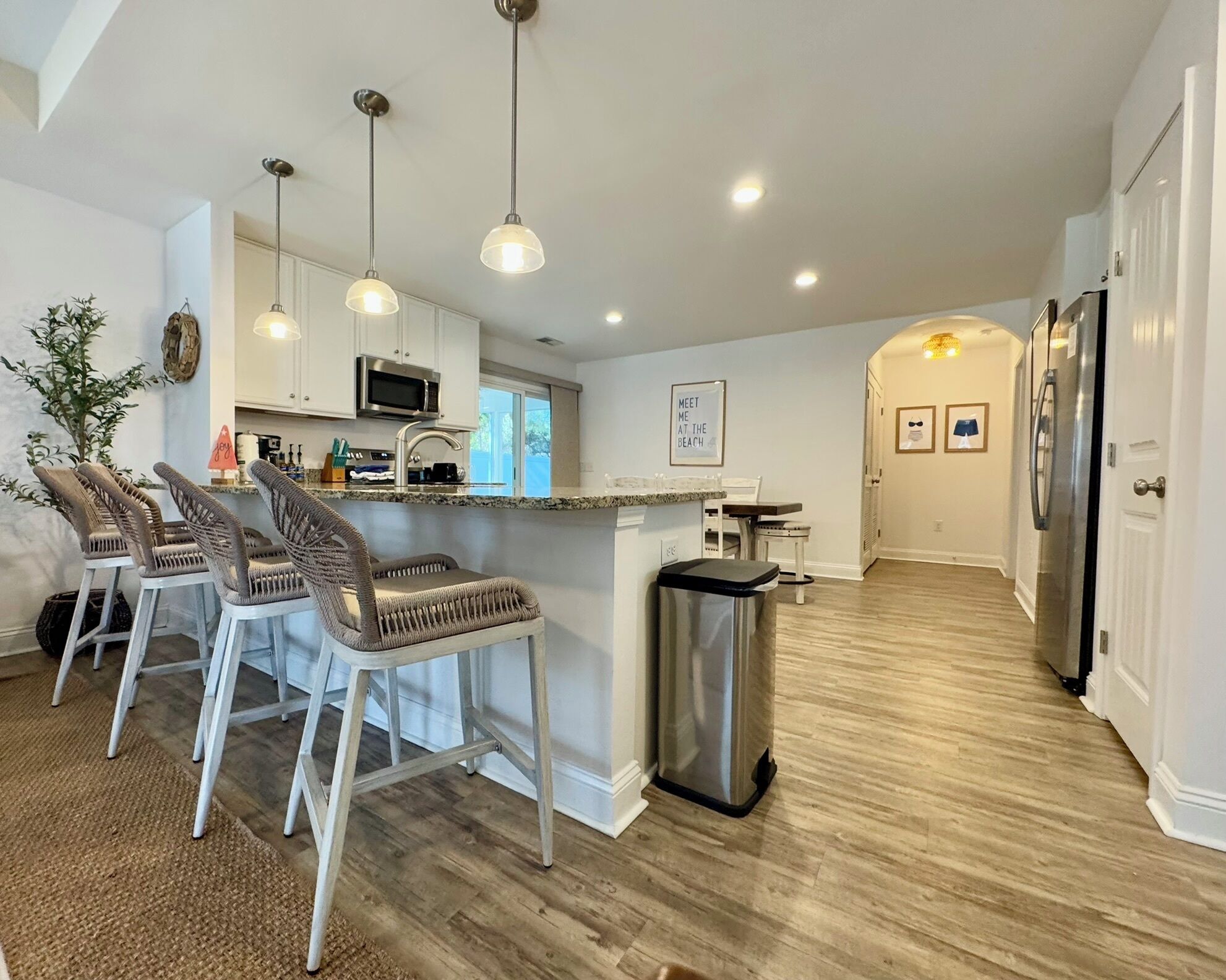 Kühlschrank, Mikrowelle, Ofen, Geschirrspüler