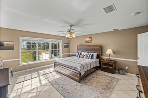 5 habitaciones, tabla de planchar con plancha, wifi y ropa de cama 