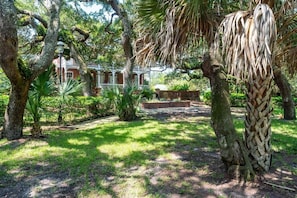 Property grounds - NEW! Mystic Sands I Steps to Beach I Free activities (St. Augustine Beach)