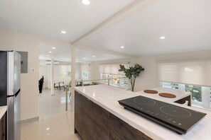 Luxury Studio Suite, Kitchen, City View | Private kitchen | Microwave - Ayana Inn PR  (San Juan)
