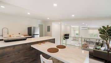 Suite Studio Luxe, cuisine, vue ville | Cuisine privée