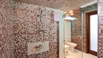 Vila, beberapa kamar | Kamar mandi
