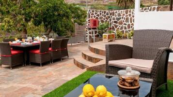 Vila, beberapa kamar | Tempat makan outdoor