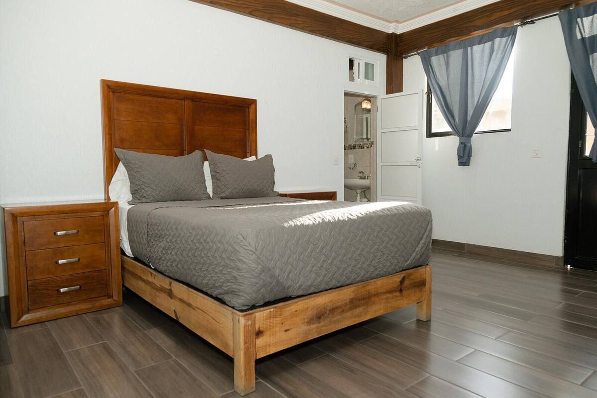 Habitación doble, balcón, vistas a la ciudad | Wifi gratis