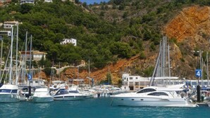A marina with several yachts docked, surrounded by hills and residential buildings. - 6 Guests - Private Pool - 3Br Villa - Amazing View (Orba)