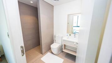 Family Villa, City View | Bathroom