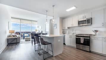 Luxury Apartment, 2 Bedrooms, Kitchen | Private kitchen | Full-size fridge, microwave, oven, stovetop