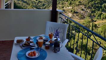 屋外ダイニングエリア