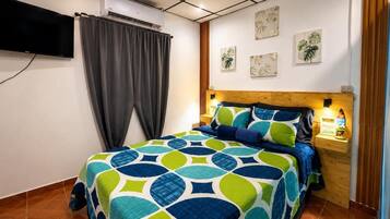 1 bedroom, desk, WiFi (free), bed sheets