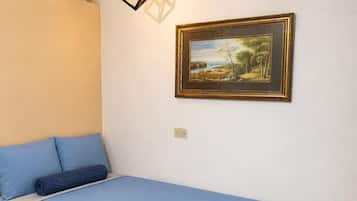 1 bedroom, desk, free WiFi, bed sheets