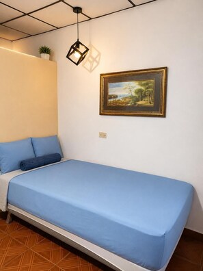 1 bedroom, desk, free WiFi, bed sheets