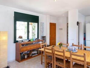 Maison, 4 chambres, terrasse | Restauration